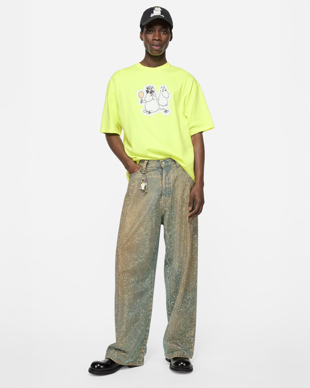 neon yellow t-shirt, hat