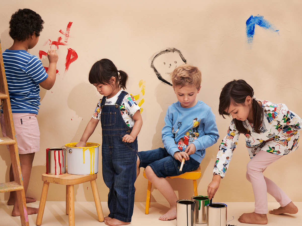 Children painting Polarn O Pyret