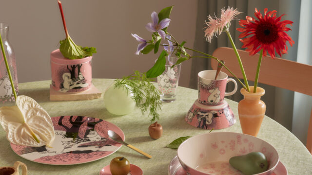 table with moomin arabia tabelware