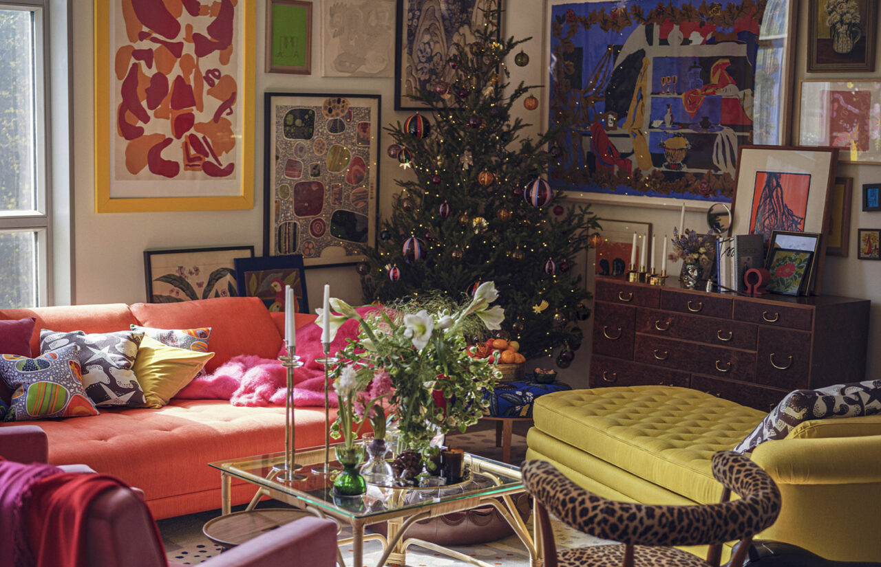 Living room with christmas tree