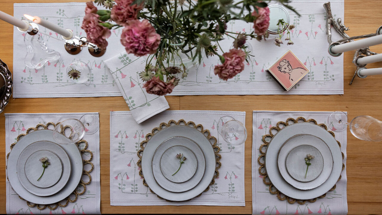 Table with textiles and plates