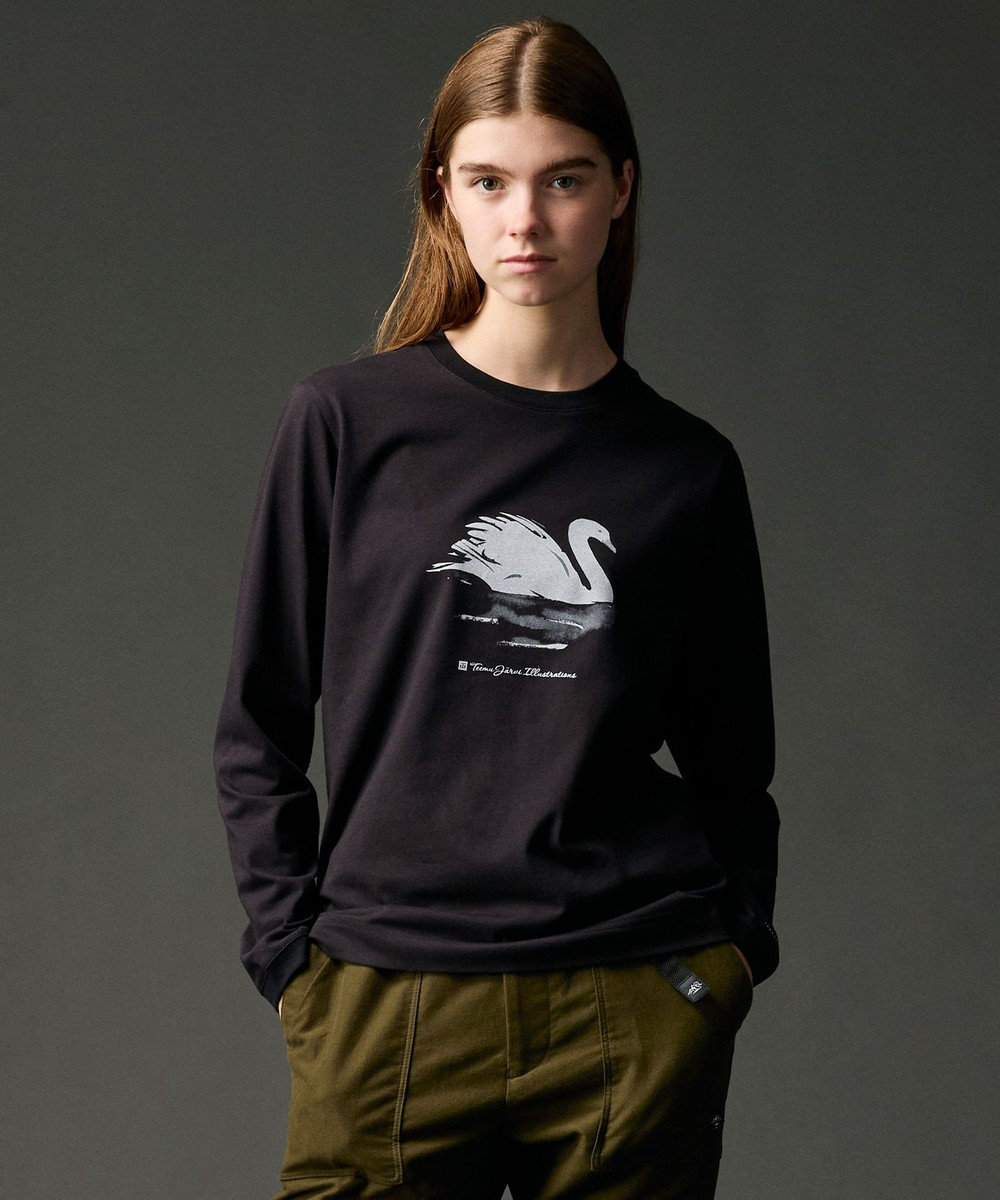 black longsleeve with swan